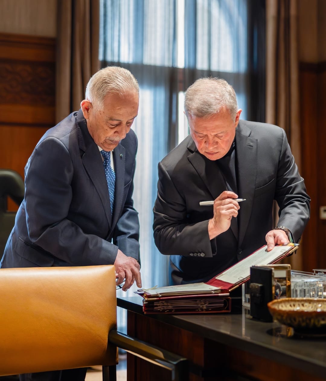 عاجل| الديوان الملكي ينشر صورة من اجتماع الملك مع رئيس الديوان لمتابعة المبادرات الملكية