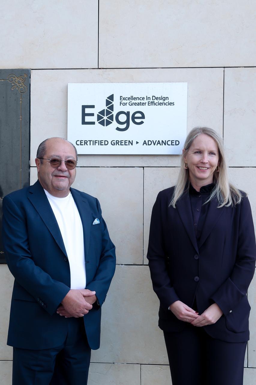 السفيرة الهولندية تزور العقبة وتطّلع على تجربة "النافورة مول"في المباني الخضراء