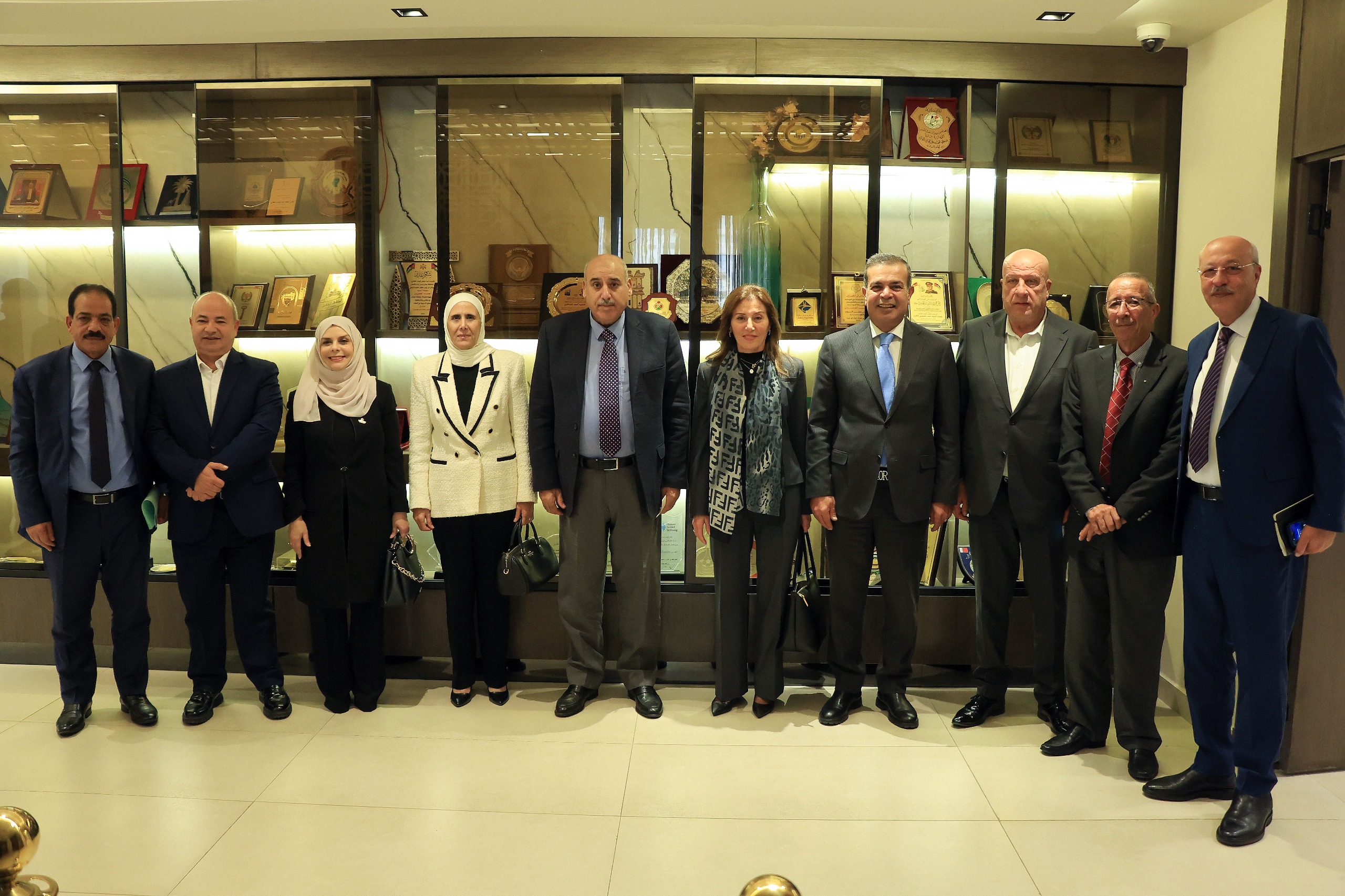 صورة حول : القاضي يلتقي رئيسة المركز الوطني لحقوق الإنسان القاضي يلتقي رئيسة المركز الوطني لحقوق الإنسان