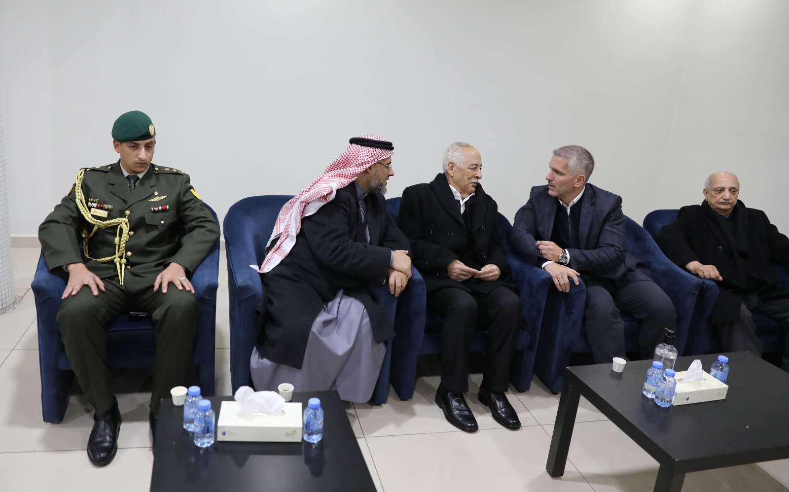 *مندوبا عن الملك وولي العهد… العيسوي يعزي عشائر حداد والعبادي والعلبي*