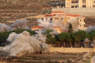 الاحتلال الإسرائيلي يقصف مواقع لحزب الله في جنوب لبنان