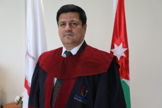 الحارث الحلالمة يهنئ أخيه إسماعيل بتعيينه عميدا ً لشؤون الطلبة في جامعة الإسراء