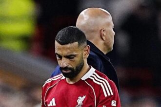 سلوت يلمّح لمصالحة محتملة مع صلاح… لكن بشروط