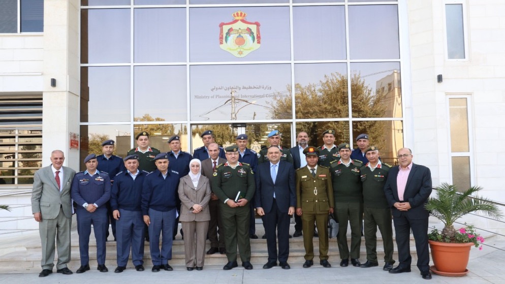 صورة حول : كبار ضباط القوات المسلحة يطلعون على جهود وزارة التخطيط في الإصلاح والتنمية كبار ضباط القوات المسلحة يطلعون على جهود وزارة التخطيط في الإصلاح والتنمية