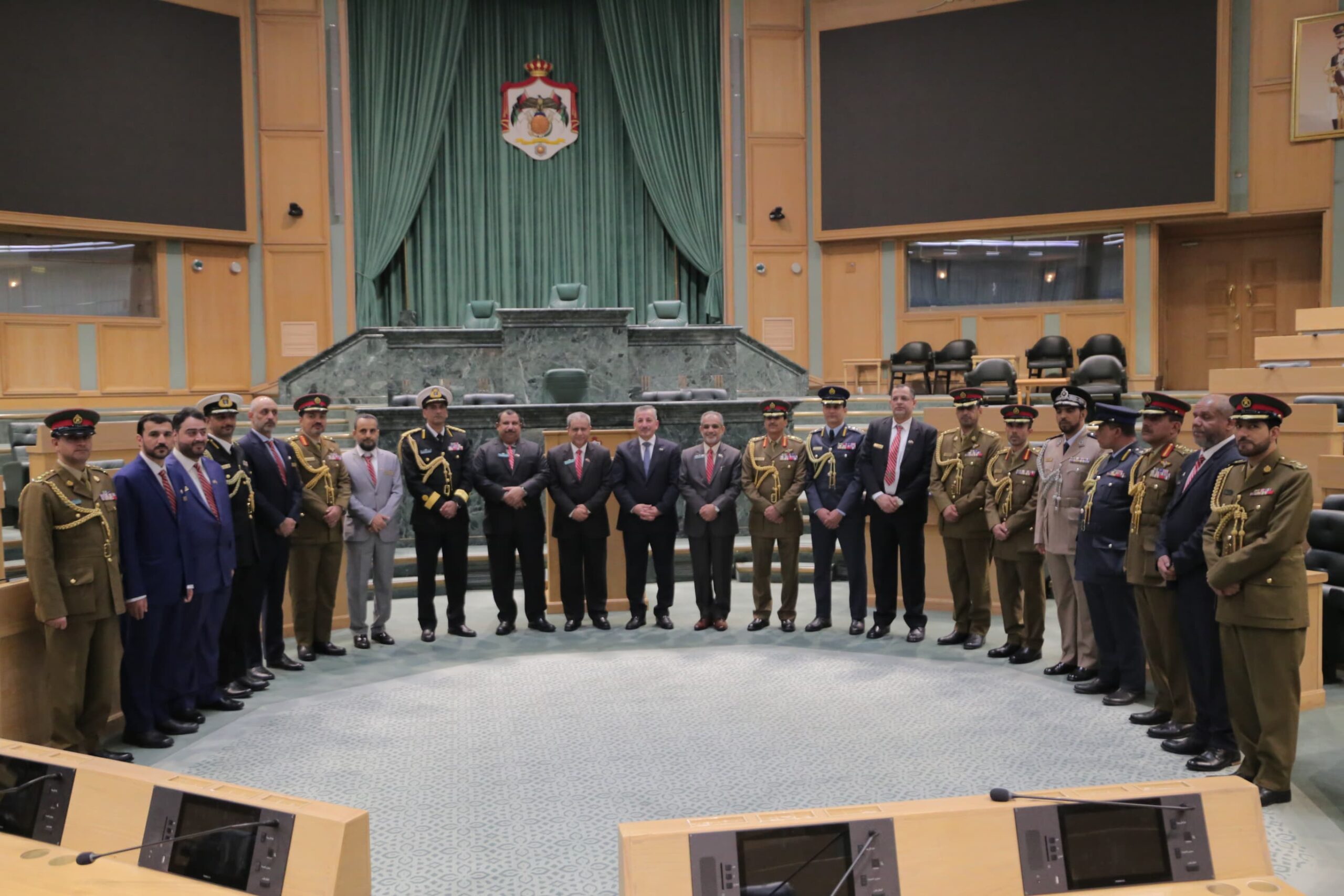 صورة حول : وفد من كلية الدفاع العُمانية يزور مجلس النواب وفد من كلية الدفاع العُمانية يزور مجلس النواب