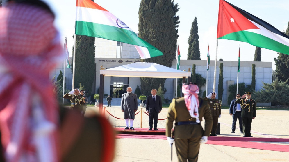 عاجل | جعفر حسان يستقبل رئيس وزراء الهند ناريندرا مودي في زيارة رسمية للأردن