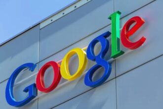 غوغل تحذر موظفيها من السفر الدولي بسبب تأخيرات التأشيرات الأمريكية