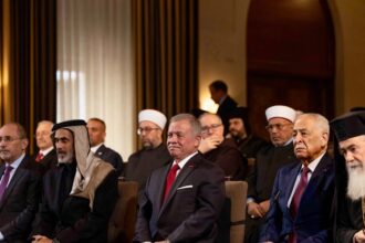 عاجل | الملك يهنئ المسيحيين ويؤكد حرصه على حماية المقدسات في القدس