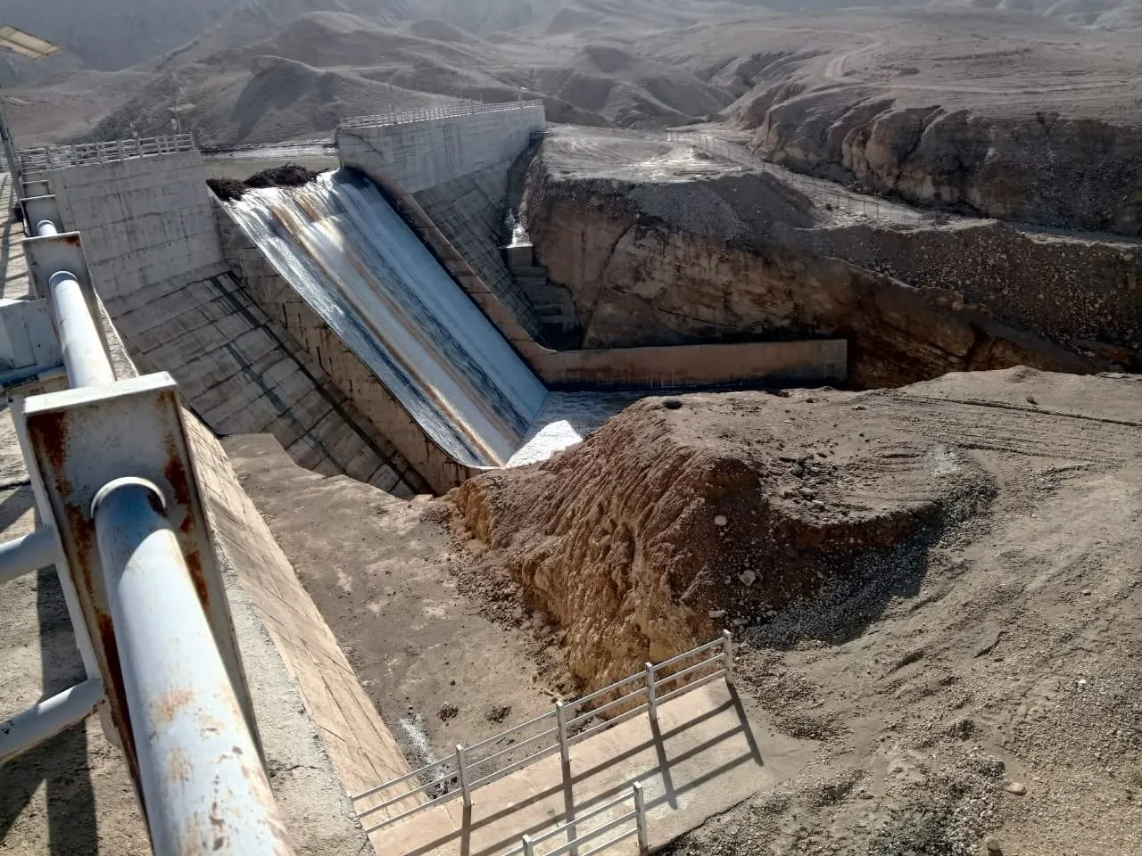 صورة حول : الحيصة يتفقد سدّي ابن حمّاد والكرك بعد الفيضانات الأخيرة الحيصة يتفقد سدّي ابن حمّاد والكرك بعد الفيضانات الأخيرة