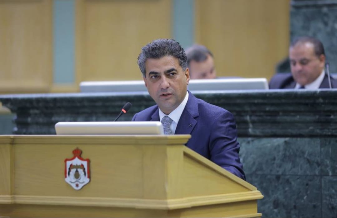 صورة حول : الخصاونة يواجه العرموطي بغضب: "سيادة الأردن فوق أي جدال" الخصاونة يواجه العرموطي بغضب: "سيادة الأردن فوق أي جدال"