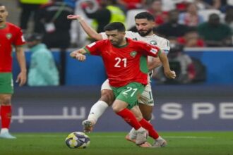المغرب يخطف صدارة المجموعة ويبلغ ربع نهائي كأس العرب