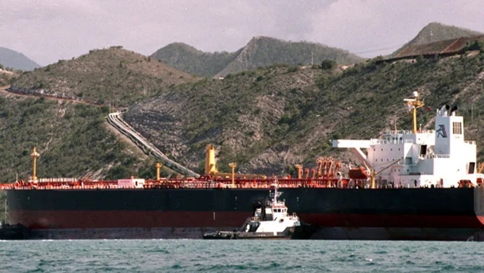 التهديد الأميركي يعرقل نقل النفط الفنزويلي ويوقف حركة ناقلاته