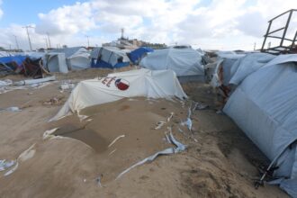 غرق آلاف الخيام وانهيار البنية التحتية يحول غزة إلى كارثة إنسانية
