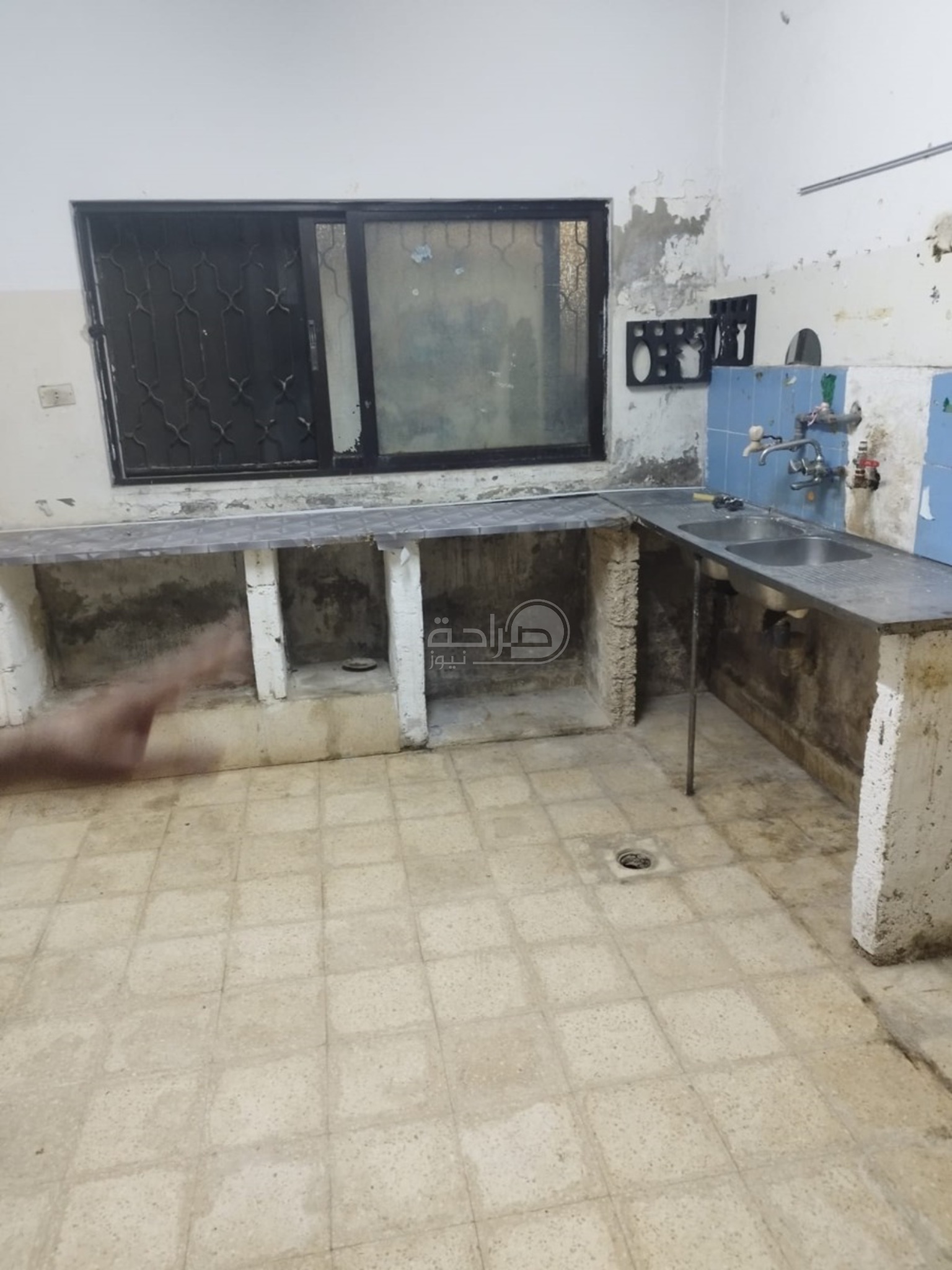 عاجل | فئران ورائحة مجاري وتردي مساكن أئمة المساجد… والصمتٌ يعم خوفاً من العقاب في جرش ..صور