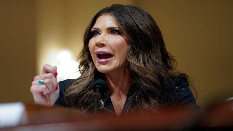 واشنطن تضغط على مادورو: وزيرة الأمن الداخلي تطالب بالرحيل