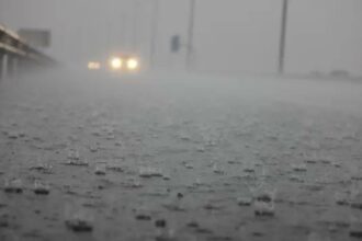 عاجل | هطولات مطرية غزيرة متفرقة تحذر المواطنين من سيول محتملة