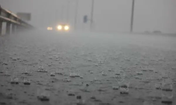 صورة حول : عاجل | هطولات مطرية غزيرة متفرقة تحذر المواطنين من سيول محتملة عاجل | هطولات مطرية غزيرة متفرقة تحذر المواطنين من سيول محتملة