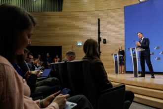 أمين عام الناتو يشيد بدور الولايات المتحدة في جهود إنهاء الحرب بأوكرانيا