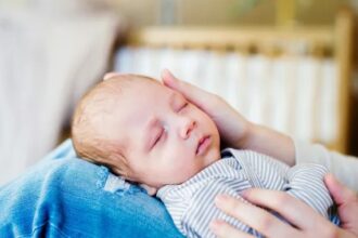 طرق طبيعية للتخفيف من البلغم عند الرضع دون أدوية