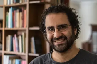 انتقادات واسعة بعد ترحيب ستارمر بعودة علاء عبد الفتاح في بريطانية