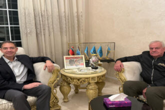 الحنيطي يلتقي قائد القيادة المركزية الأميركية في عمان