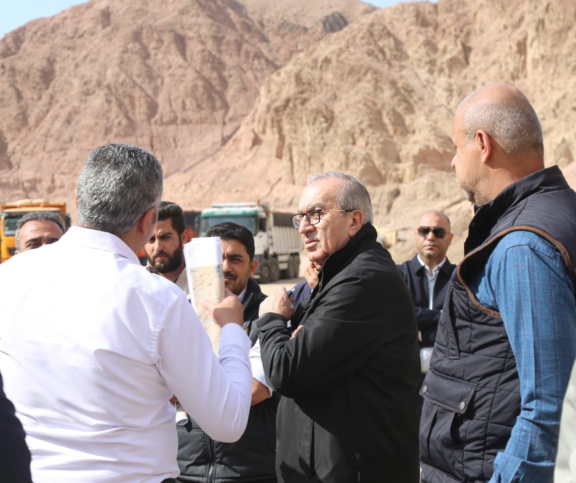 وزير الأشغال يطلع على أضرار السيول في العقبة