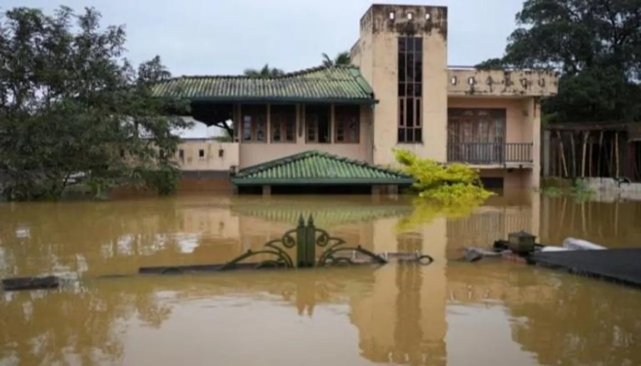 وفاة 465 شخصًا بإعصار مدمر في سريلانكا