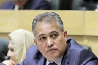 عاجل | هميسات يهاجم تصريحات "مستغربة": صلاحيات جلالة الملك الدستورية ليست محل نقاش