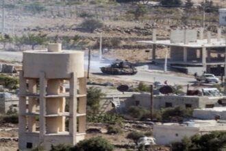 قوات الاحتلال الإسرائيلي تقصف تل الأحمر الشرقي بالقنيطرة