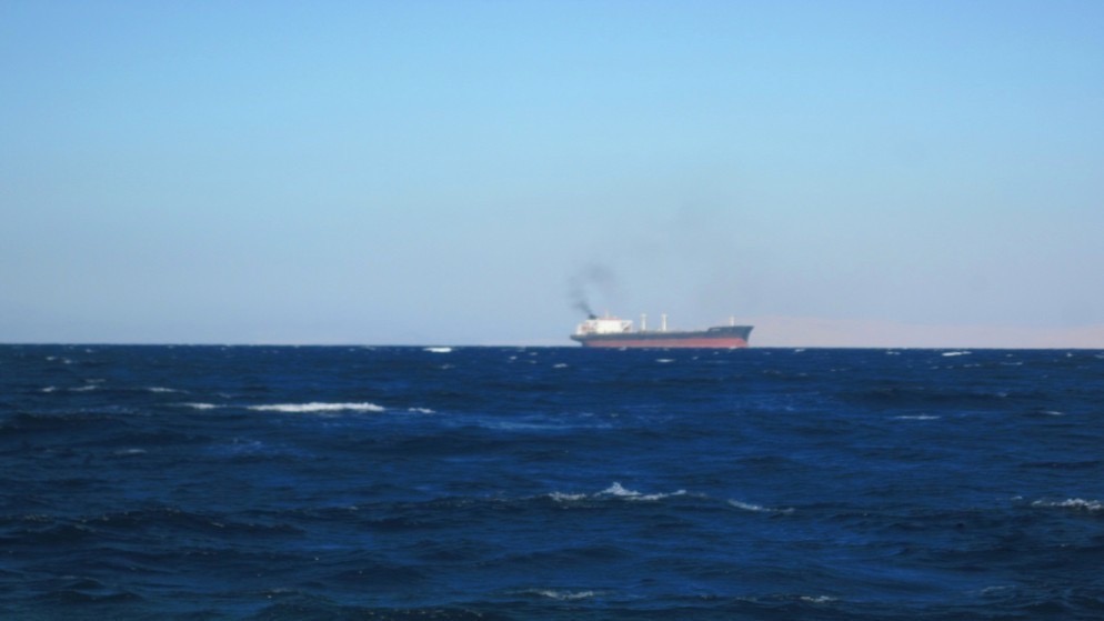 سفينة تجارية تواجه إطلاق نار قبالة السواحل اليمنية