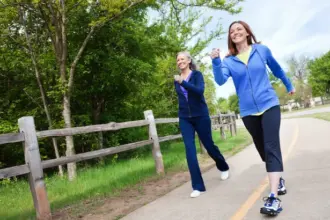 نصائح الخبراء لضمان مشي آمن وصحي