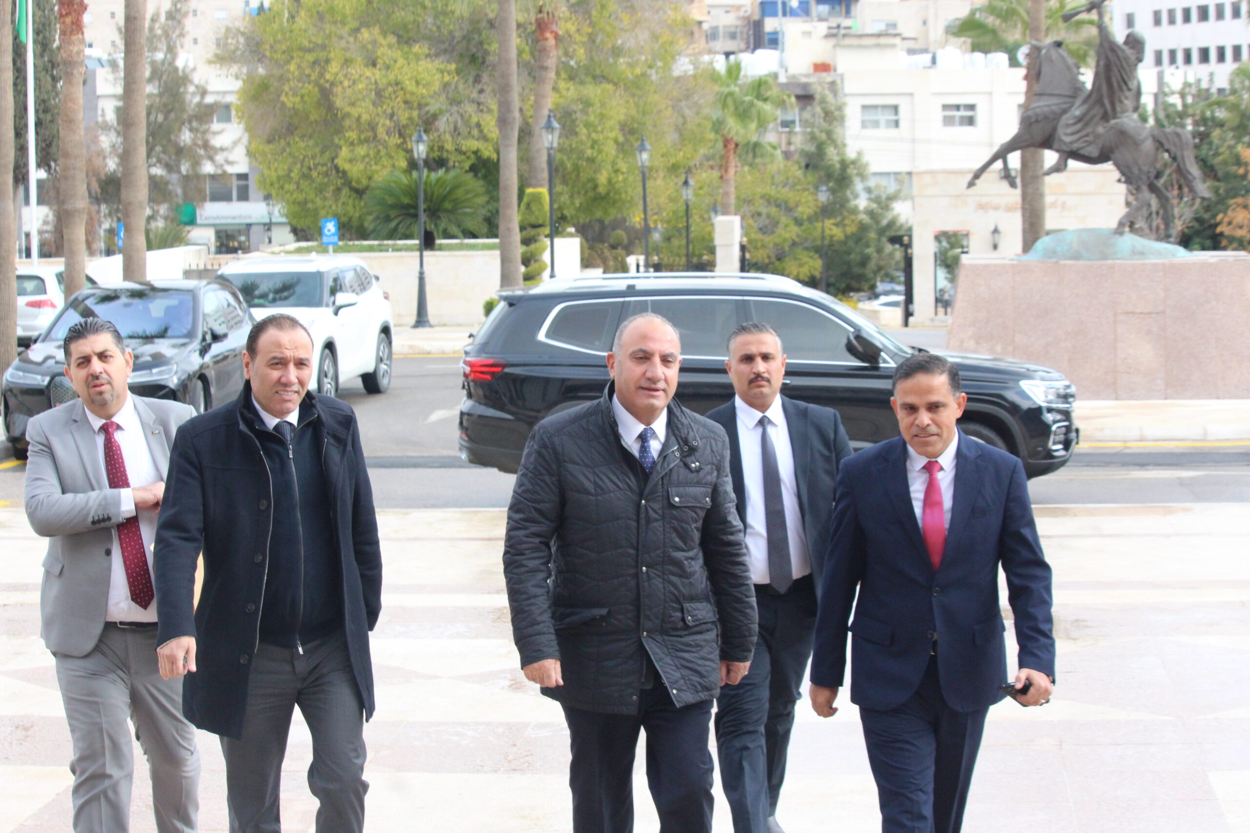 صورة حول : حرس ام موظفين ماذا يفعل الشواربة في مجلس الامة ان لم يكن تحت القبة حرس ام موظفين ماذا يفعل الشواربة في مجلس الامة ان لم يكن تحت القبة