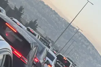 السير تتعامل مع حادث مركبة بالقرب من جسر عين الباشا