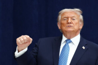 ترامب يضيف لقرعة كأس العالم لمسة سياسية