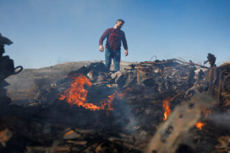 الخبر: ارتفاع عدد الفلسطينيين المصابين في هجمات المستوطنين الإسرائيليين بالضفة الغربية