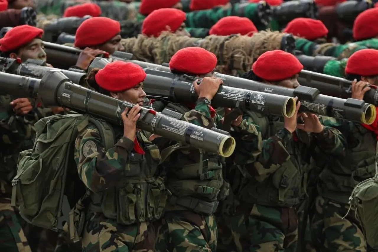 آلاف الجنود الجدد ينضمون للجيش الفنزويلي وسط تصاعد التوتر مع واشنطن