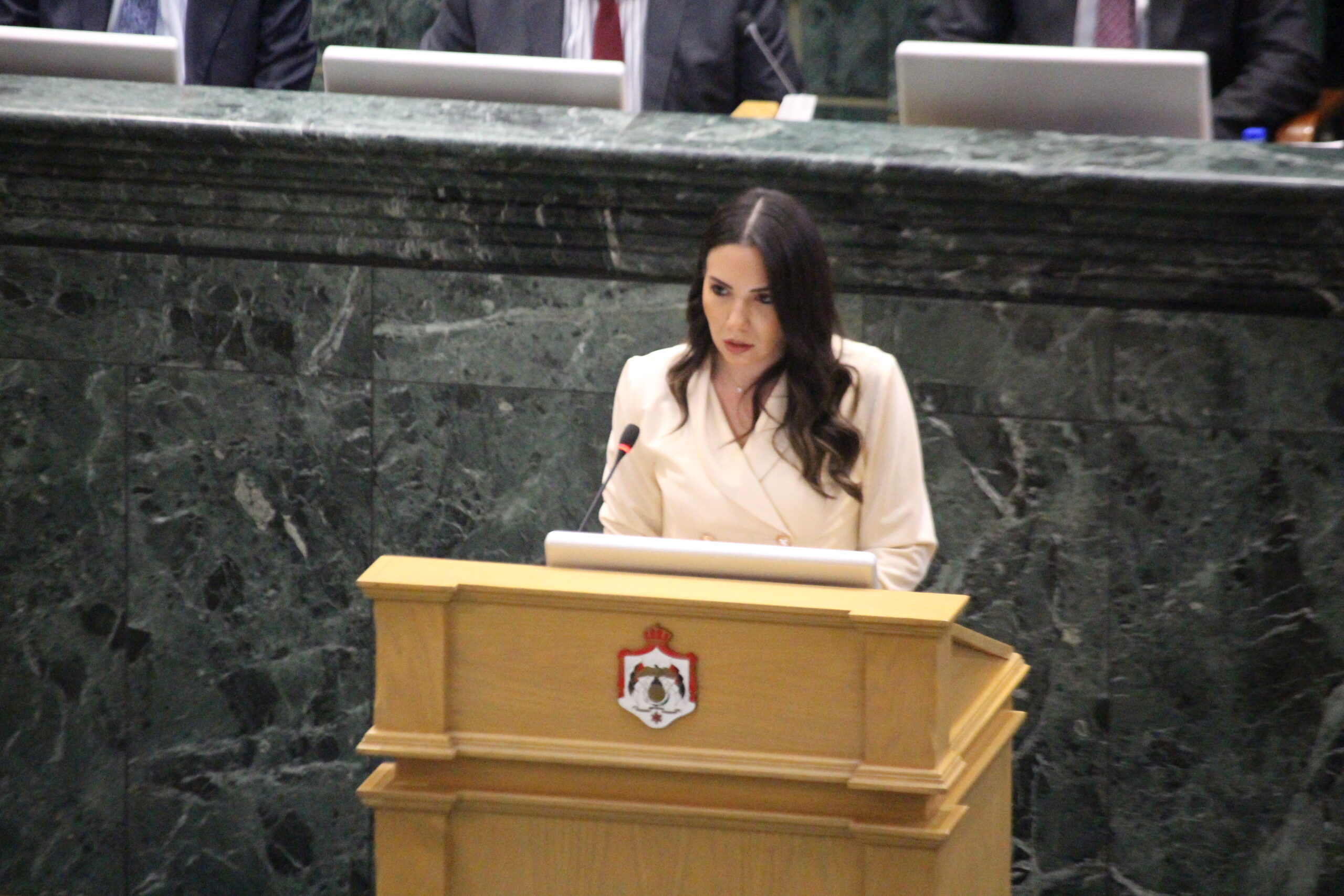 الخزوز تنتقد نهج الموازنة وتطالب بعدالة ضريبية