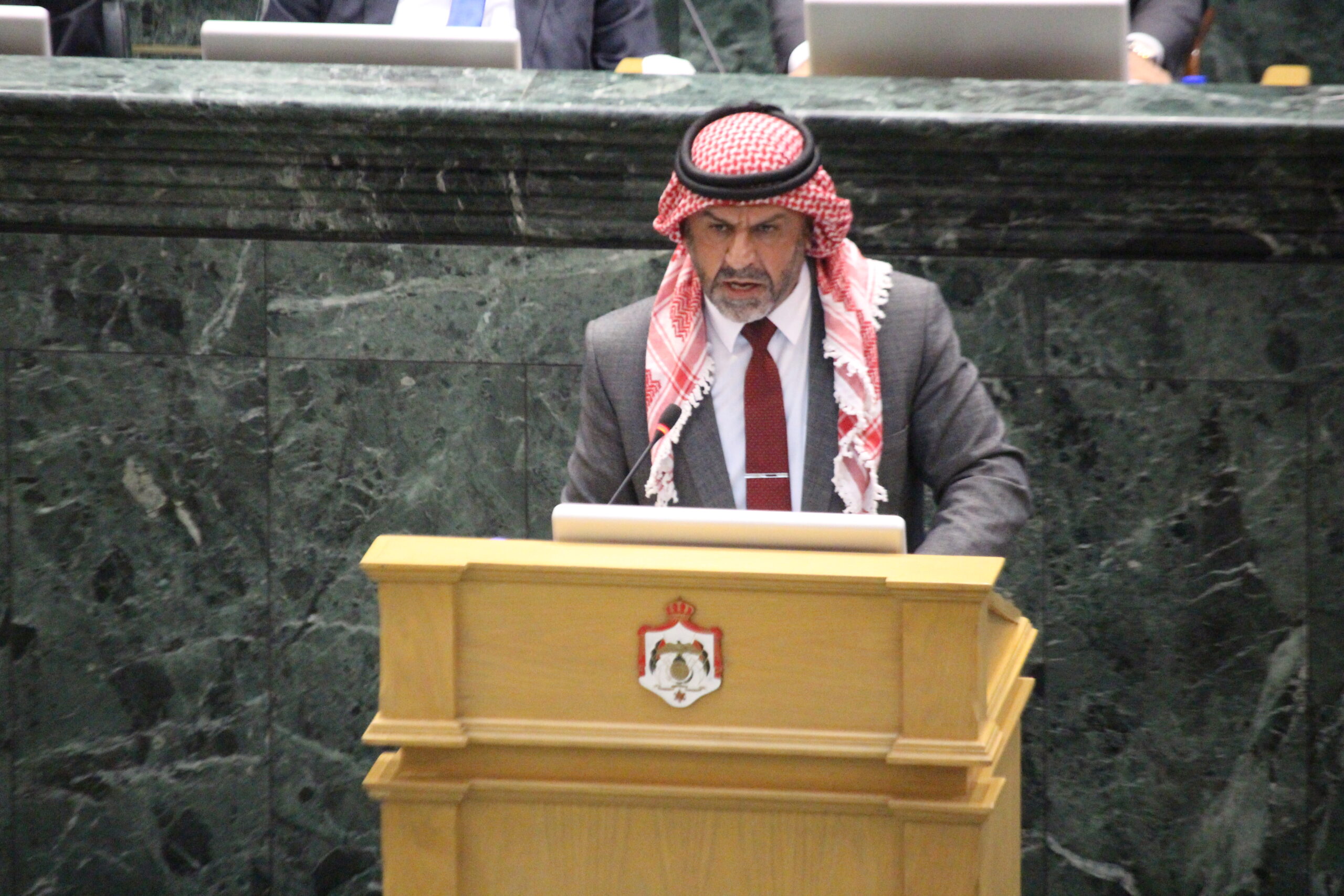 الروابدة يكشف تجاوزات مالية في صيانة المنازل الحكومية