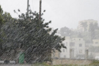 منخفض جوي قوي يواصل تأثيره على المملكة