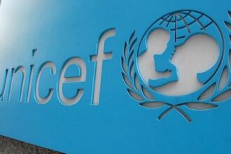 اليونيسف تحذر من مخاطر تفشي الأمراض بين أطفال غزة وسط شح المساعدات