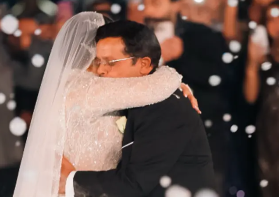 صورة حول : محمد هنيدي يحتفل بزفاف ابنته فريدة بحضور الأصدقاء والمحبين محمد هنيدي يحتفل بزفاف ابنته فريدة بحضور الأصدقاء والمحبين