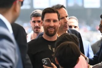 فوضى في كالكوتا بعد زيارة ميسي: مشجعون يقتحمون الملعب احتجاجًا على سوء التنظيم