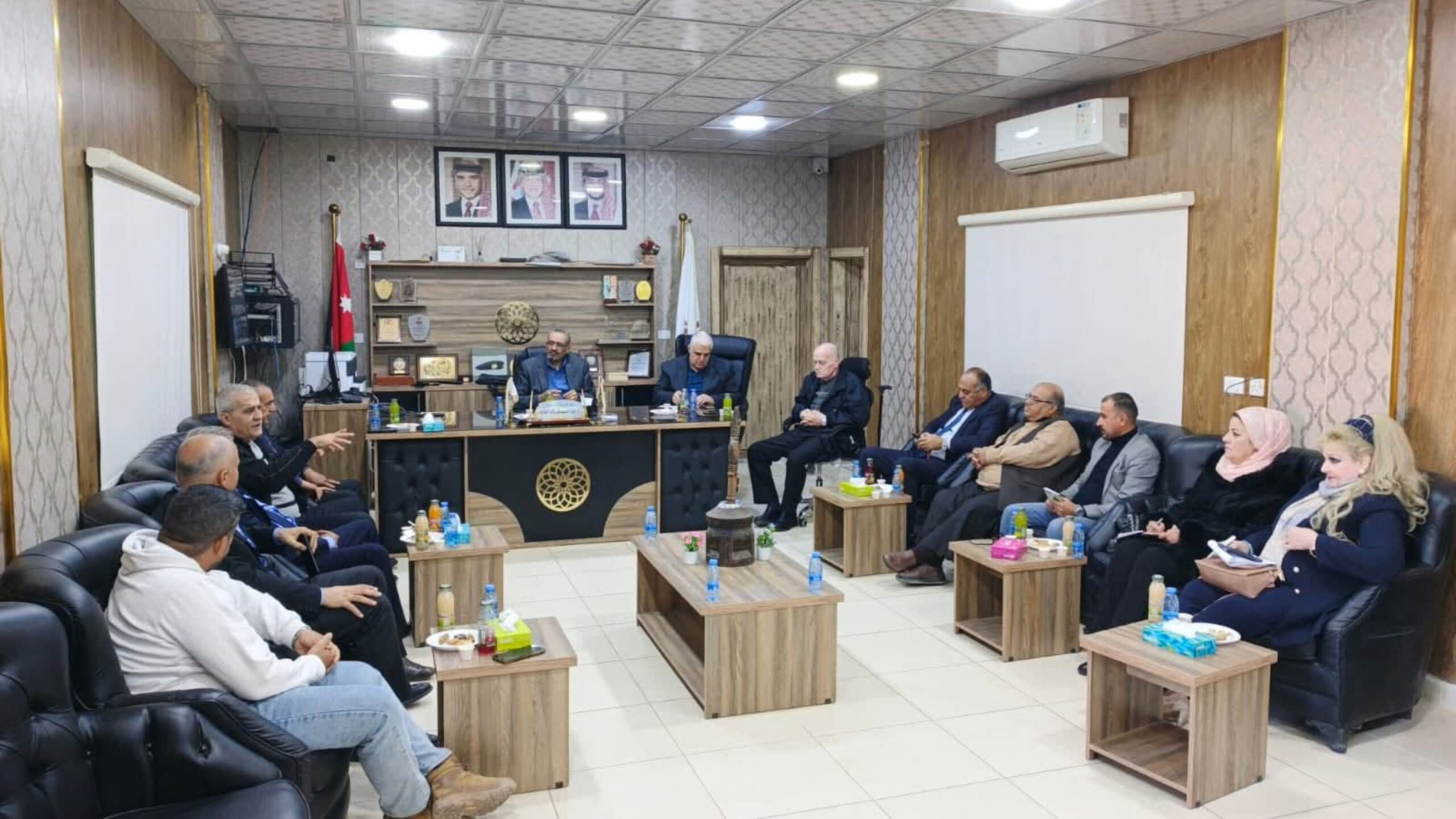 بلدية الأزرق الجديدة تتعاون مع الجمعيات الخيرية لتعزيز الشراكة المجتمعية