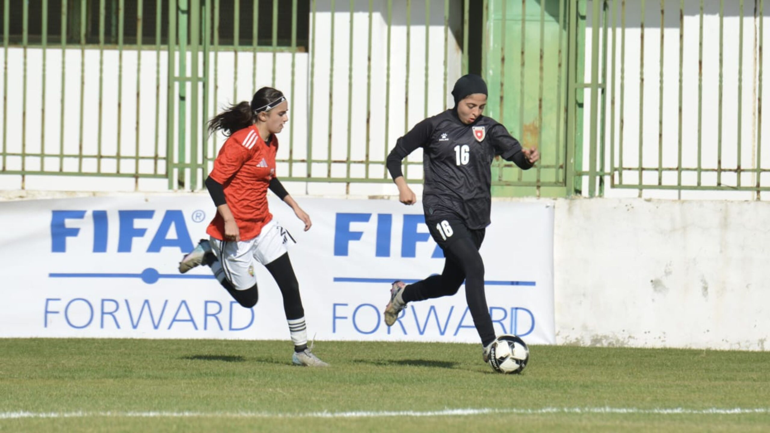 المنتخب الوطني النسوي تحت 20 عامًا يحقق فوزًا تاريخيًا على ليبيا