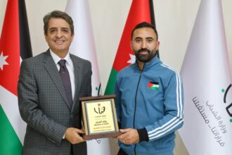 العدوان يكرم البطل أبو صيام