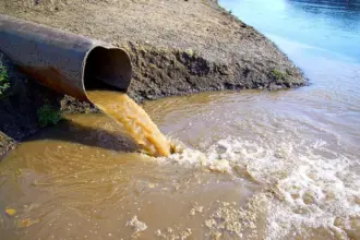 أهالي قرية أبو نصير يطالبون وزير المياه والري بتمديد شبكة الصرف الصحي