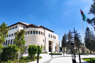 الحكومة تحدد رسوم الطلاب غير الأردنيين لتعزيز جودة التعليم الحكومي