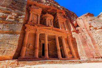 نظام جديد لتأجير وتملّك الأراضي خارج محمية البترا لتعزيز التنمية السياحية