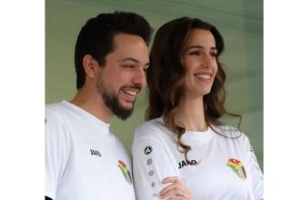 مبادرة من ولي العهد والأميرة رجوة لتوزيع الكنافة على الجماهير الأردنية والسعودية