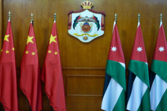 الصفدي يلتقي وزير الخارجية الصيني في عمّان